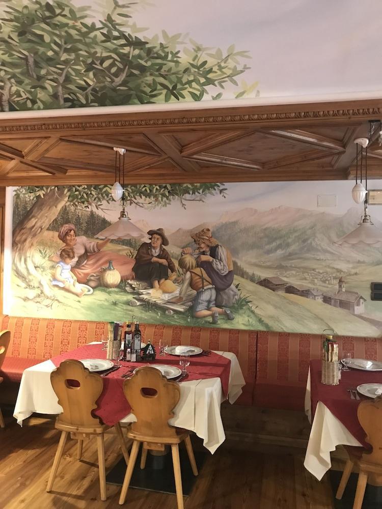 Hotel Piedibosco Моена Екстер'єр фото