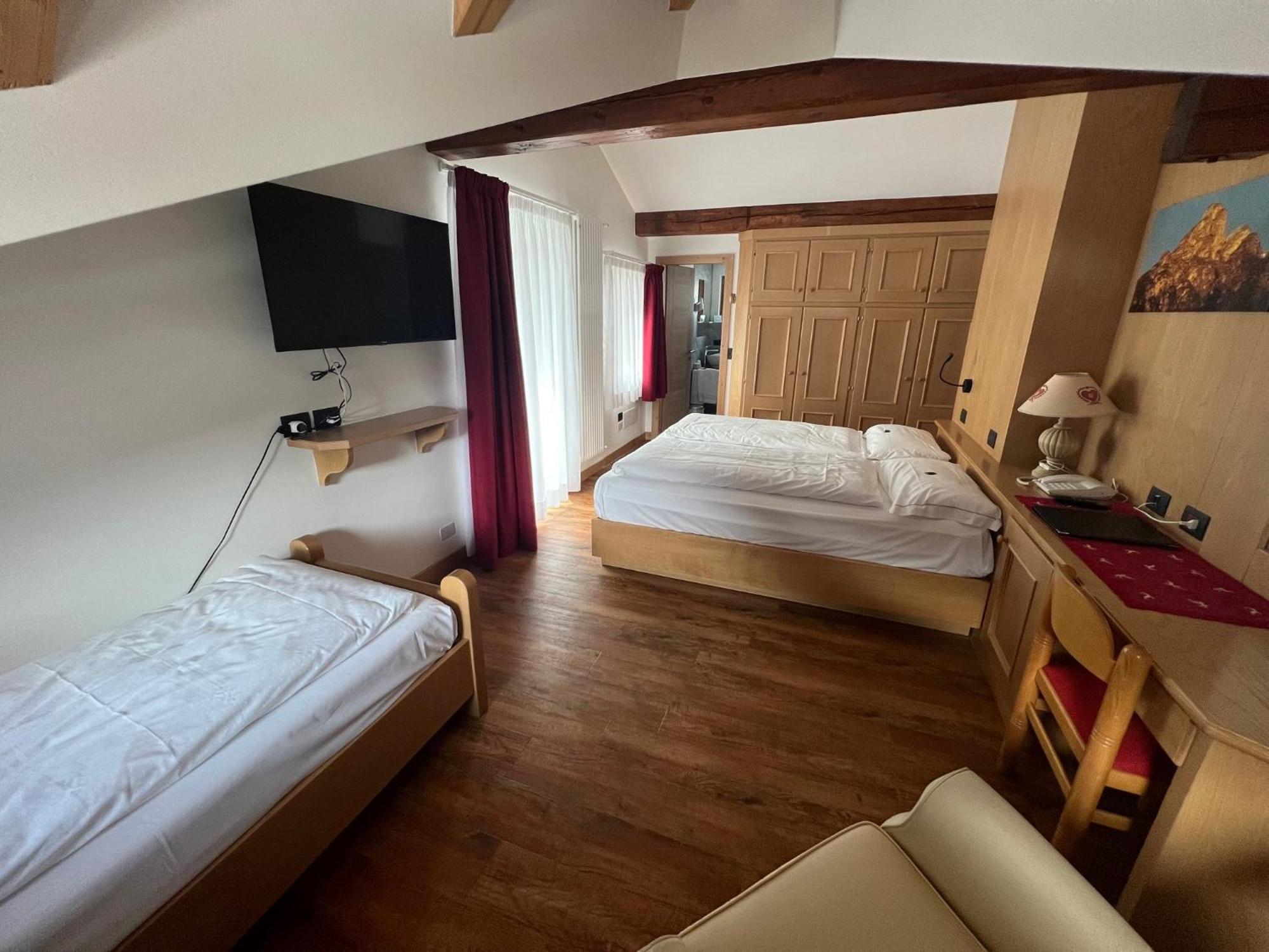 Hotel Piedibosco Моена Екстер'єр фото
