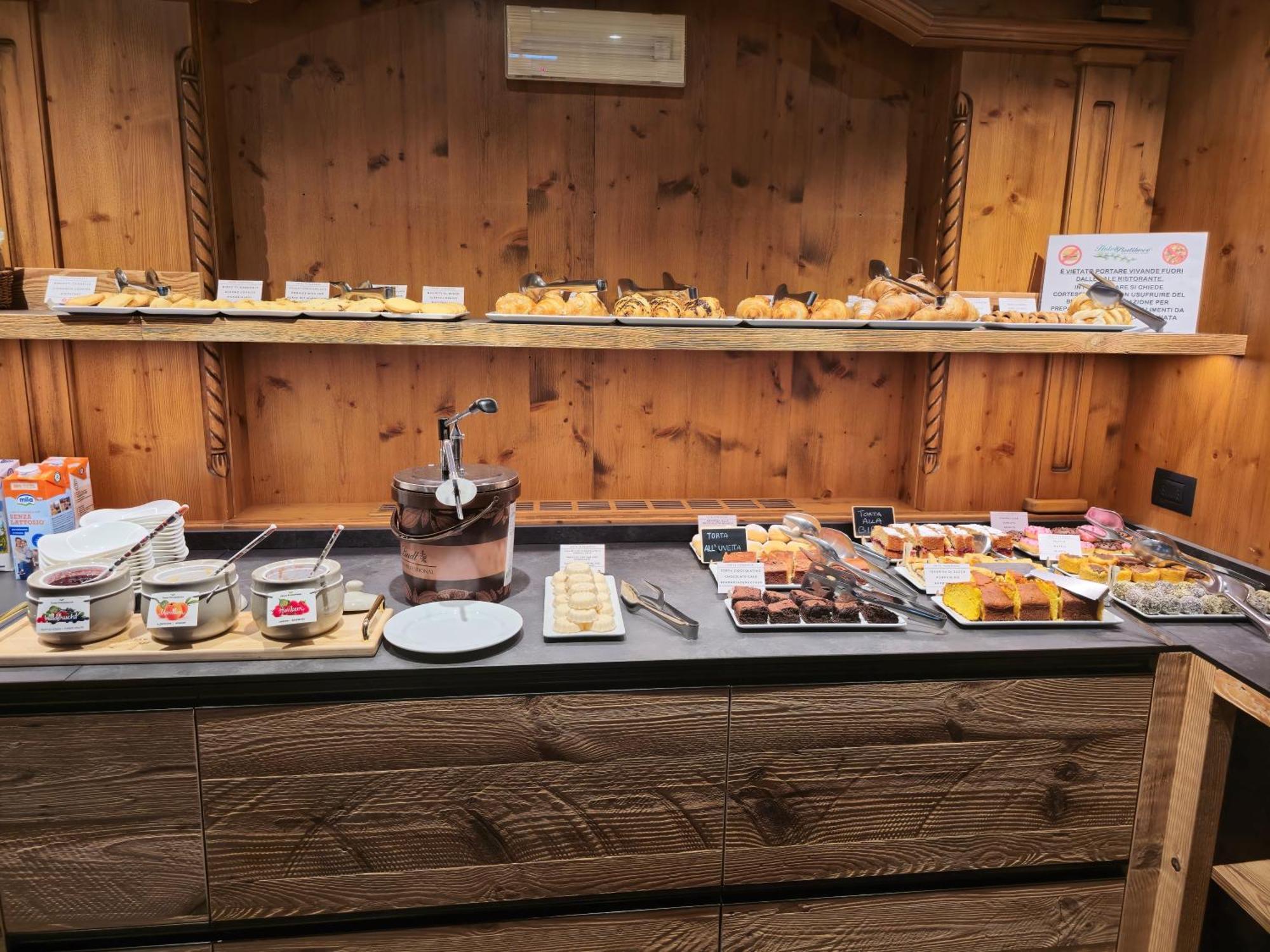Hotel Piedibosco Моена Екстер'єр фото